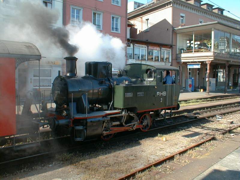 Rorschach-Heiden-Bergbahn,(RHB) Dampfzug mit Eurovapor Lok Eh 2/2  Rosa  am 13.05.01,Einfahrt in Rorschach-Hafen