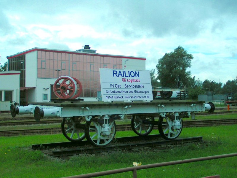  Flachwagenmonument am Gel�nde der IH-Ost Servicestelle (Bahnbetriebswerk Hafenbahnweg); (Fotografiert aus