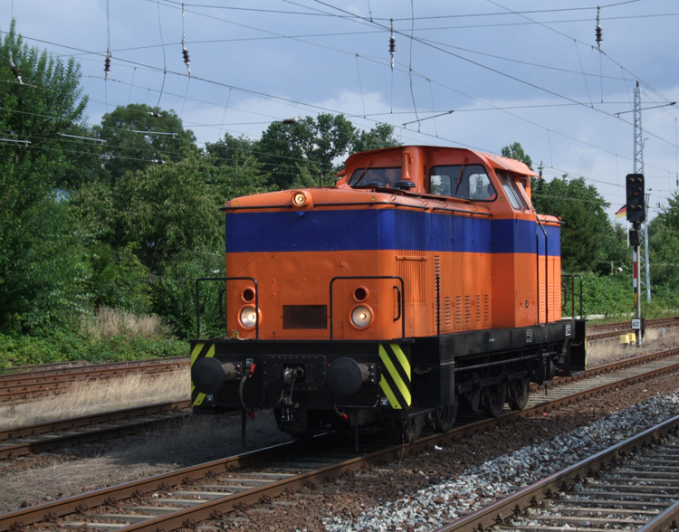 Die neue Werk-Lok der Firma RFH(Rostocker Fischereihafen)beim Rangieren im Bahnhof