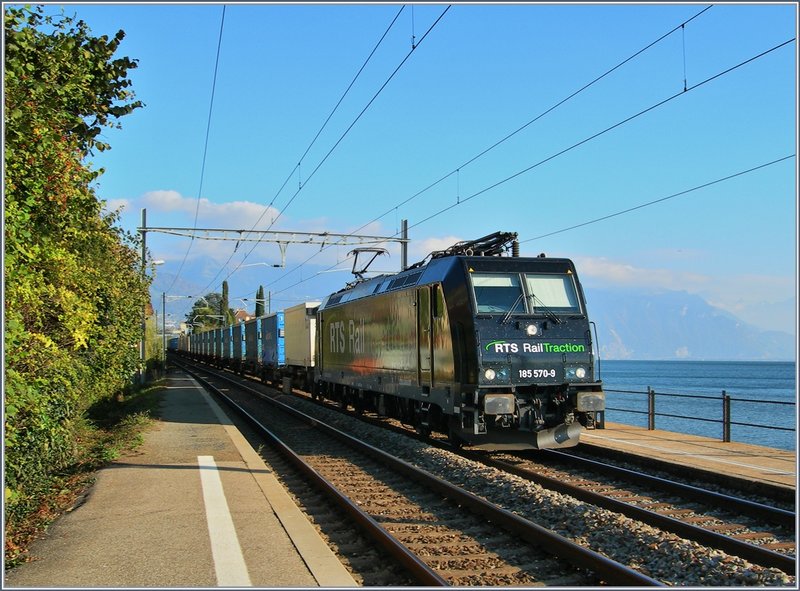 RTS Re 185 570-0 mit G�terzug 78542 bei der Durchfahrt