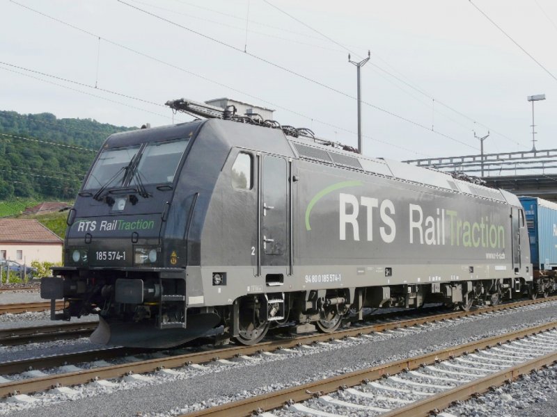 RTS - E-Lok 185 574-1 in Cornaux am 20.07.2008 