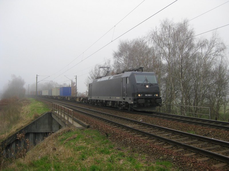 185 569-1 der RTS Rail Traction zieht am 1.04.09 einen
