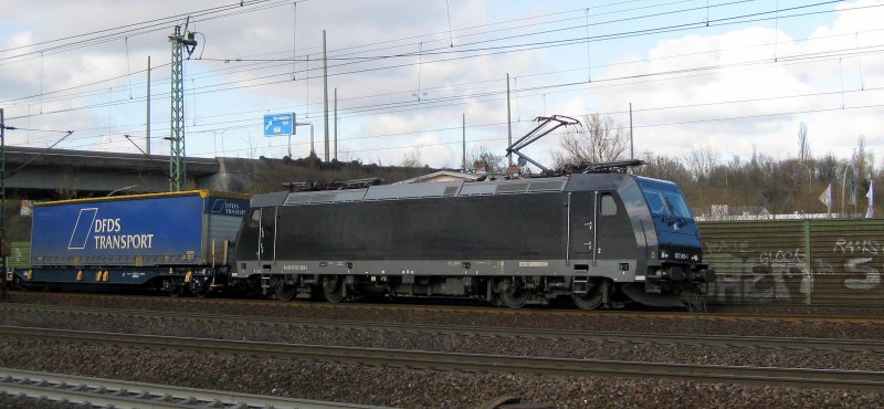 185 569-1 der RTS rollt am 1.04.09 mit einem KV-Zug