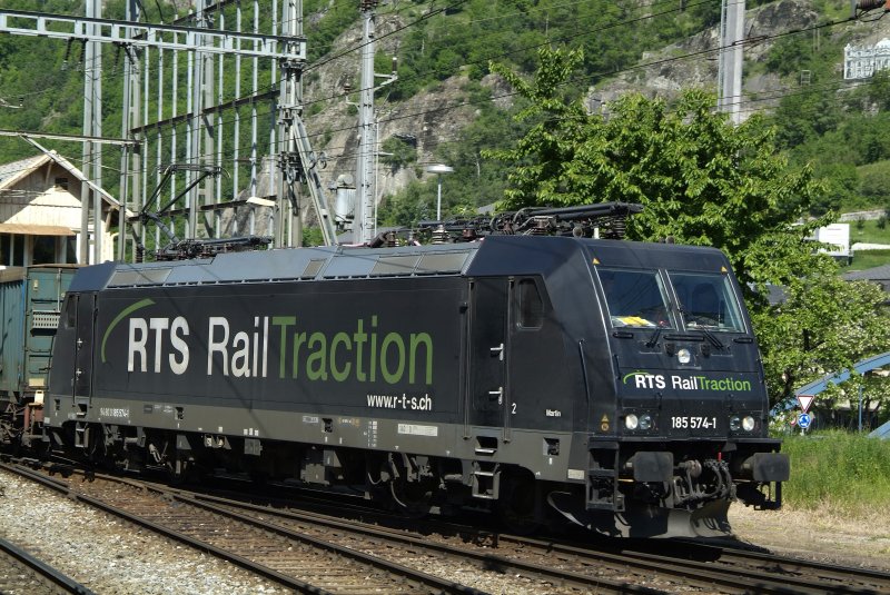 RTS 185 at the passageway in the station Brig 05/19/2009