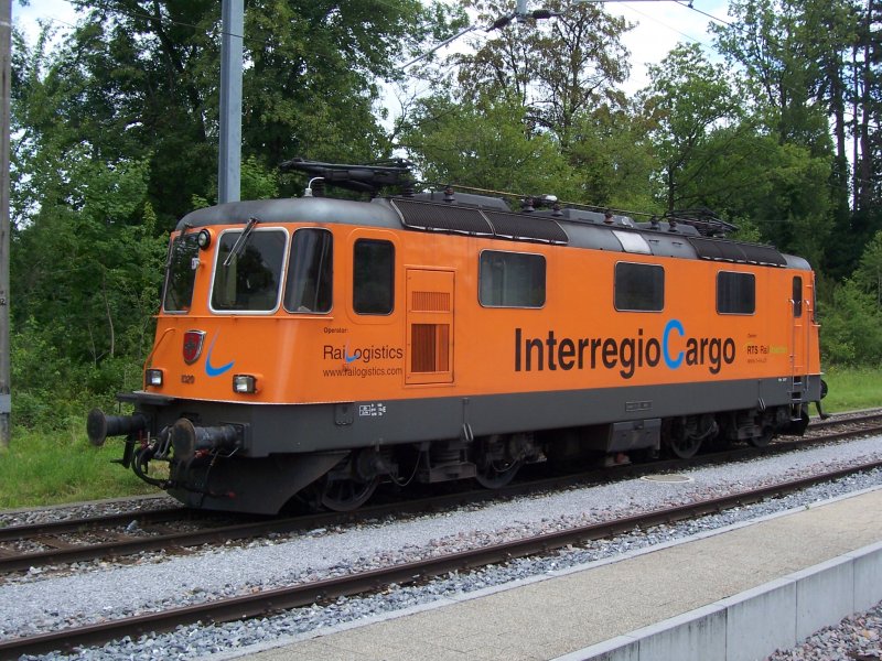 Re 4/4 II am 20.06.2009 im Bahnhof Kreuzlingen (Hafen) 