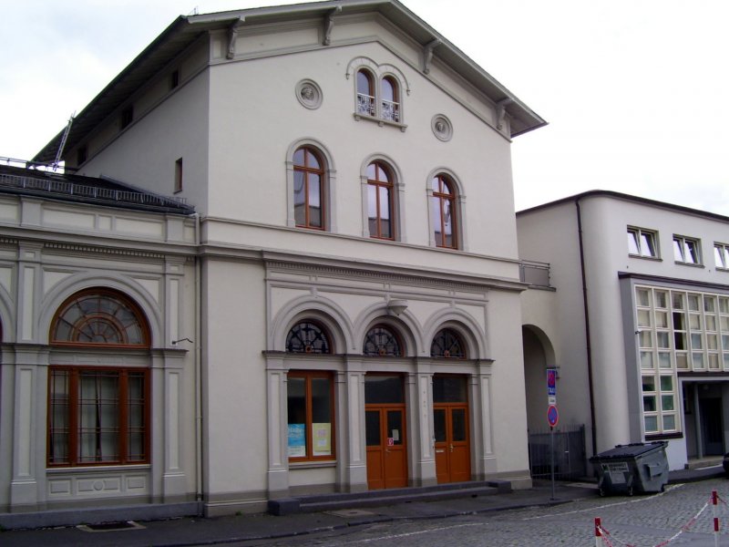 Aussenansicht des Bahnhofsgeb�udes in R�desheim am Rhein; 24.07.2007 