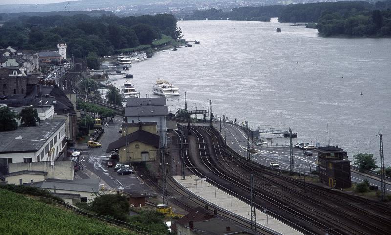 This recording from the station Rüdesheim (here without the train)