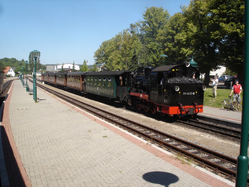 Rasender Roland bei der Ausfahrt am Bahnhof Binz/R�gen,
Juni 2006 