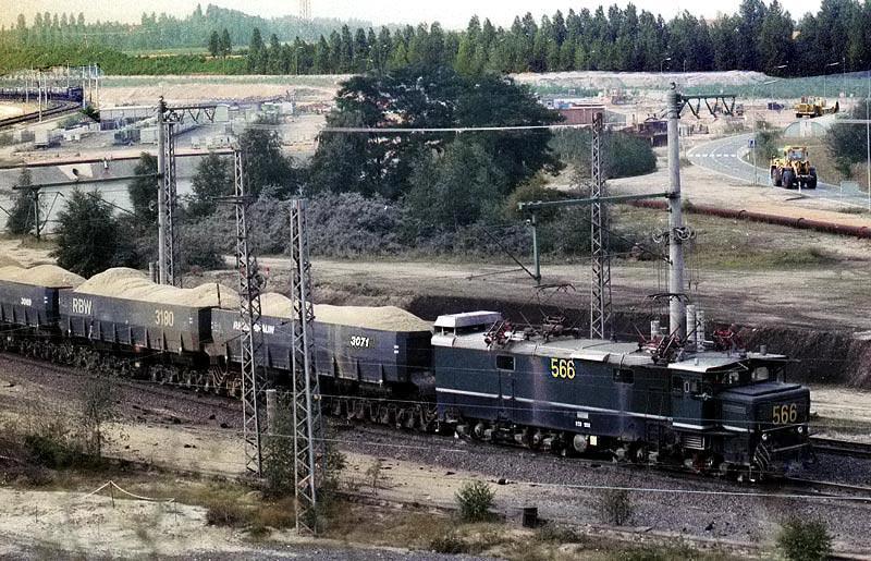 Werklok von Rheinbraun, mit Abraum-Zug im Tagebau bei Garzweiler.
Technische Angaben