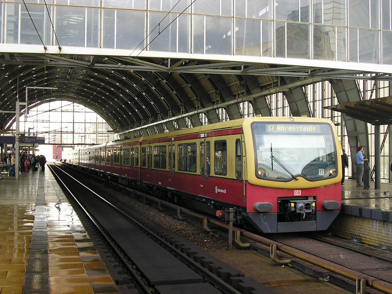 BR481 als S7 nach Ahrensfelde in Berlin-Alexanderplatz, 8.07.2008 