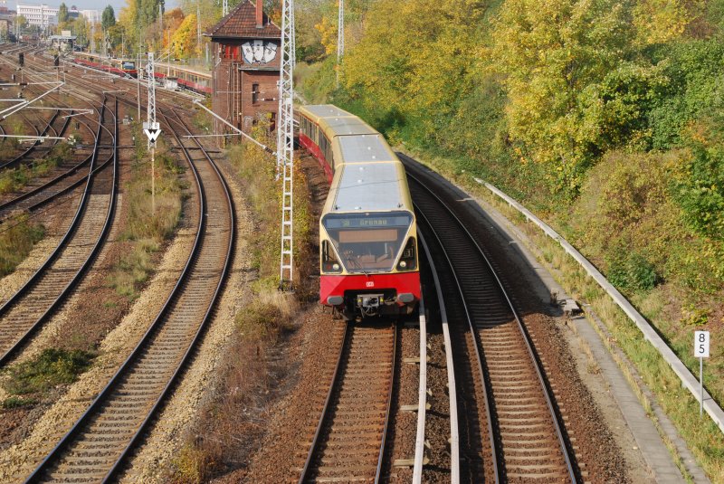 Berlin, 18.10.2008, S8 nach Gr�nau zwischen den Stationen Greifswalder Stra�e