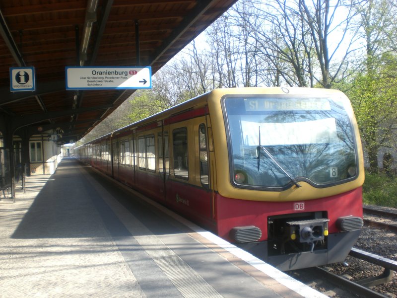 The S-Bahn line 1 to Oranienburg railway station in Mexico