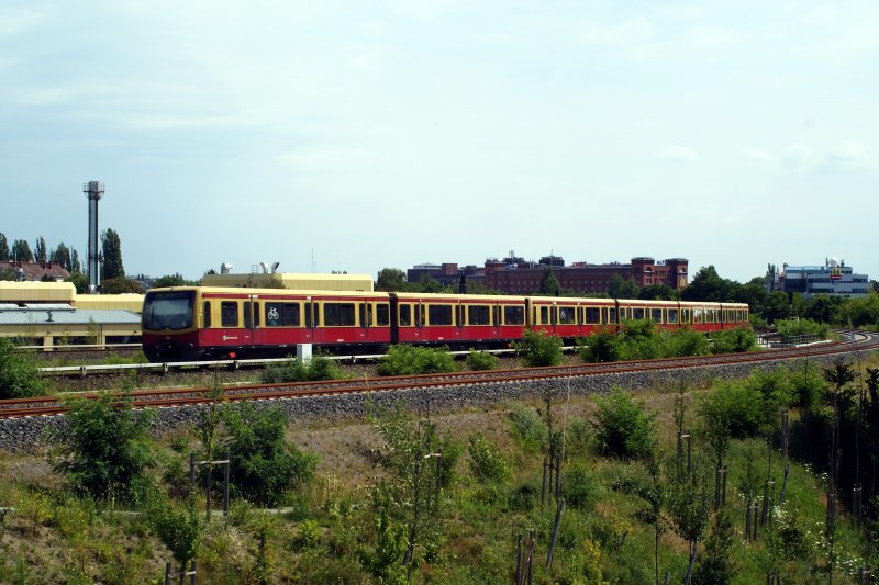 Momentan f�hrt die Ringbahn der Berliner S-Bahn (hier im Uhrzeigersinn),