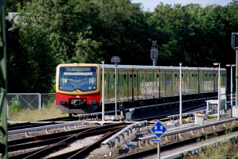 Berlin, 21.07.2009, S2 nach Blankenfelde bei der Einfahrt in den