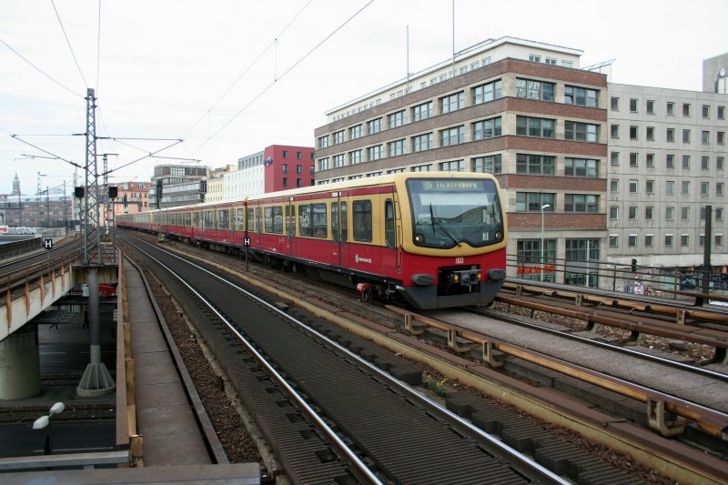 S5 to Lichtenberg DB 481358-0 at the entrance to the