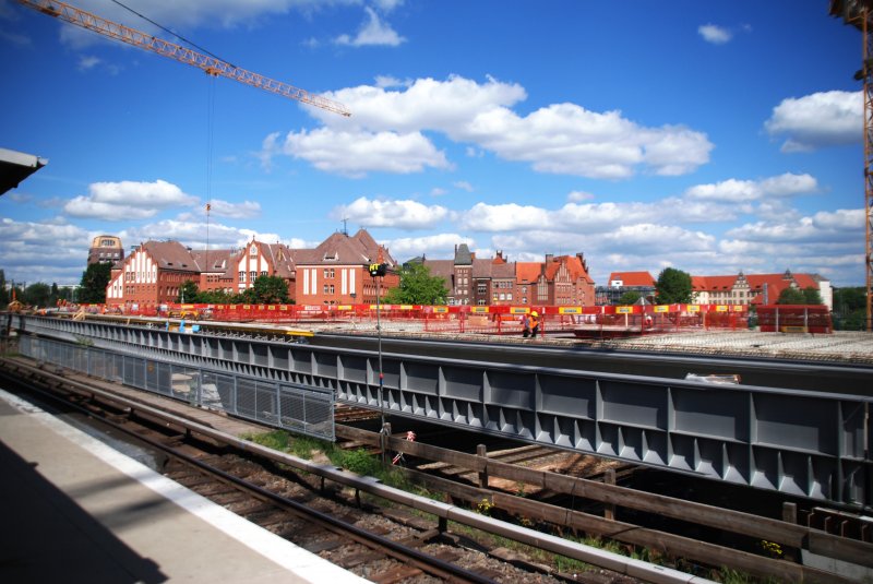 Berlin, 12.05.2009, Blick vom Bahnhof Ostkreuz auf den Br�ckenneubau 