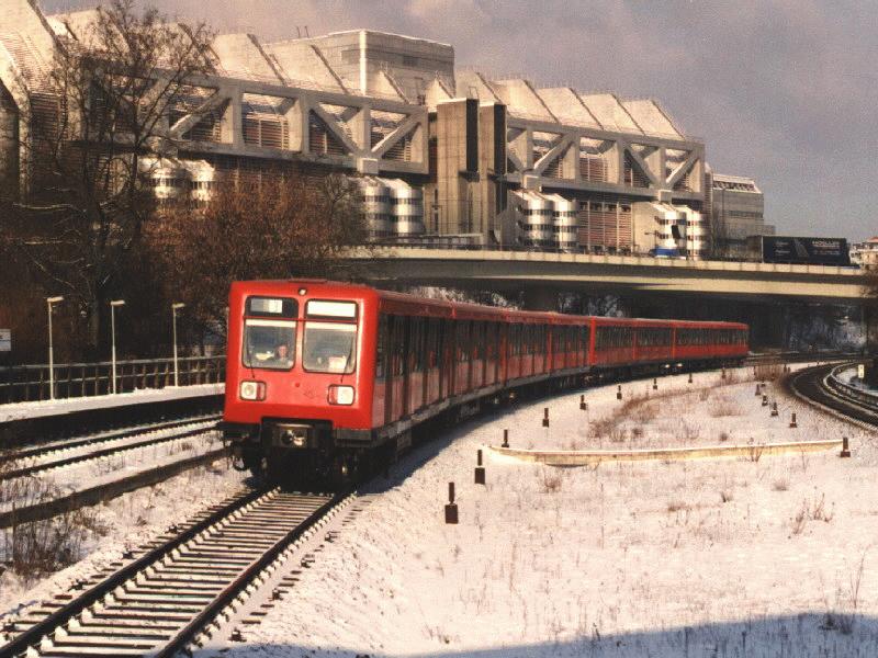 S-Bahn BR 485 im Winter 1997 in Westkreuz.