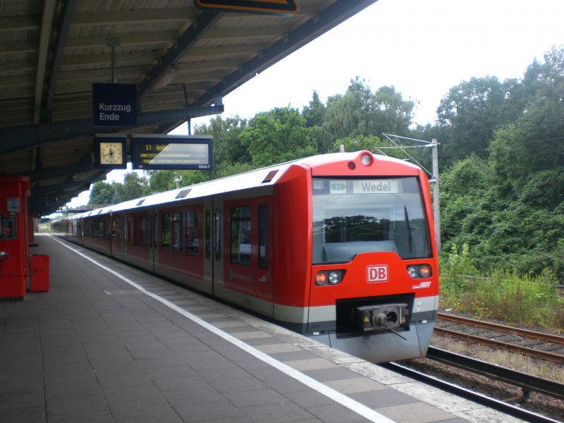 S-Bahnlinie 1 nach S-Bahnhof Wedel im S-Bahnhof R�benkamp. 