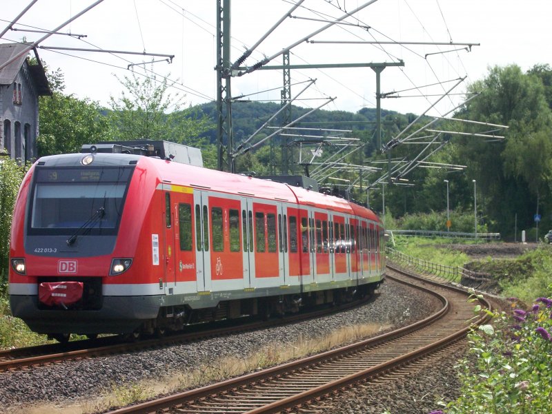 ET 422 013-3 als Linie S9 Ri. Haltern legt sich