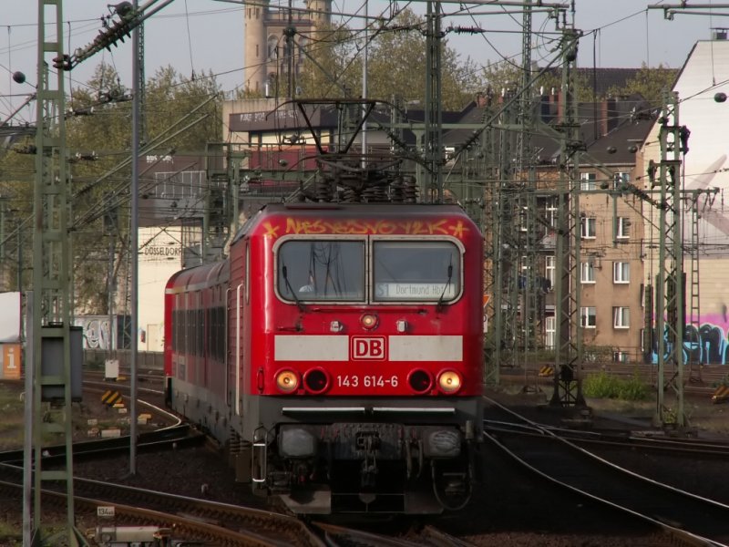 Die S-Bahn S1 wird im D�sseldorfer Hauptbahnhof bereitgestellt. Sie startet
