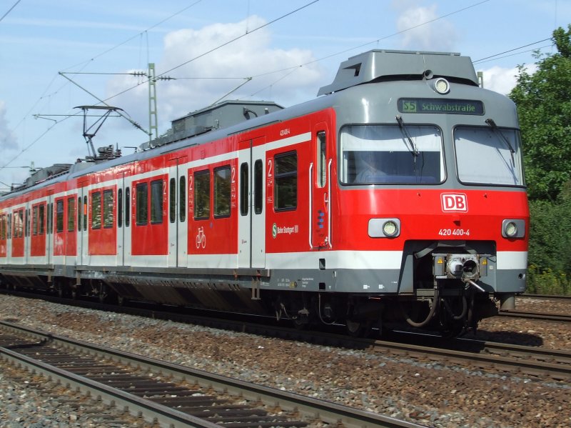 ET 420 400 Plus der S-Bahn Stuttgart verl�sst auf der