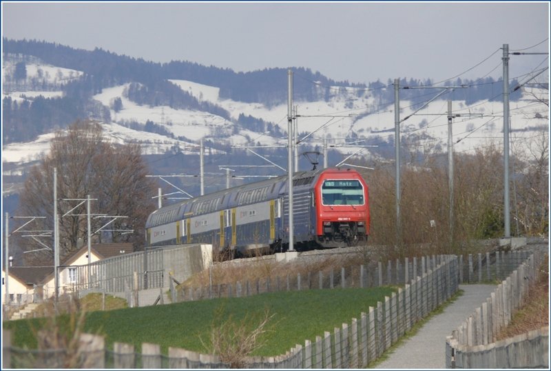 Re 450 060-9 als S5 nach Rafz �berquert soeben die