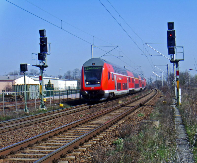 S10 mit Fahrtziel Halle/Saale in Schkeuditz am 03.04.2009