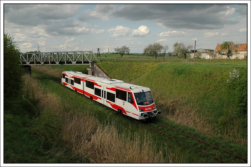 Die Br�cke: 79326 von Zbaszynek nach Leszno am 2.5.2008 ca.