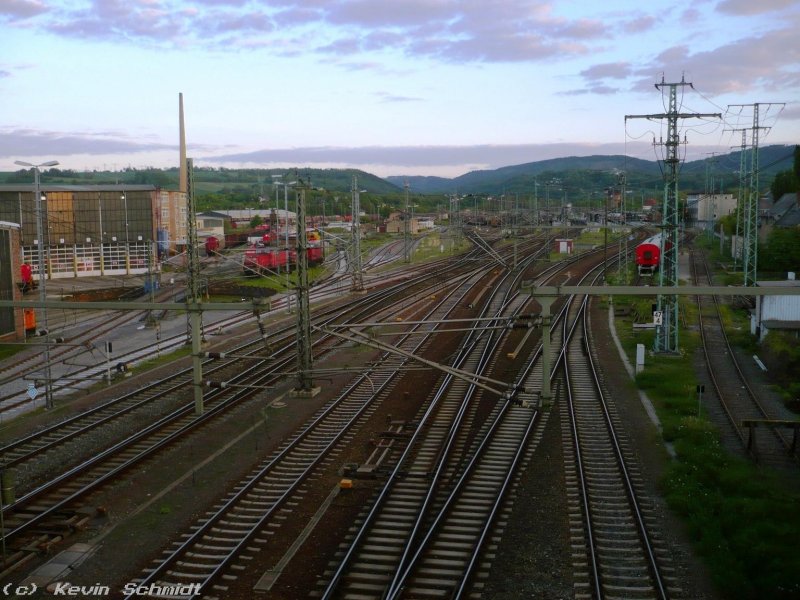 Ein fr�habendlicher Blick �ber das n�rdliche Gleisvorfeld des Saalfelder Bahnhofs