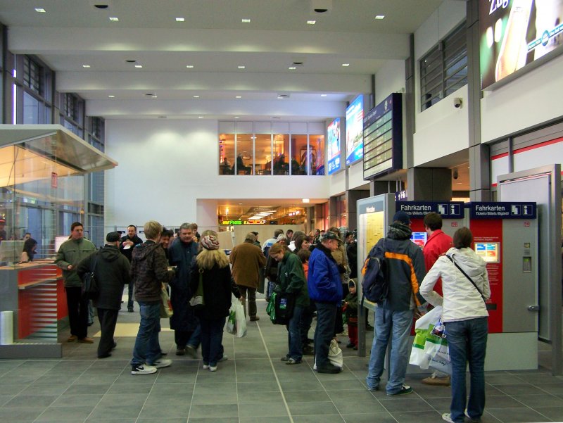 Insight into the completely redesigned entrance hall of the Saarbrücken