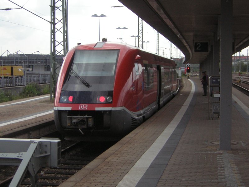 Dies ist wieder der SNCF-Zug am doppel-Bahnsteig. Diesmal von der