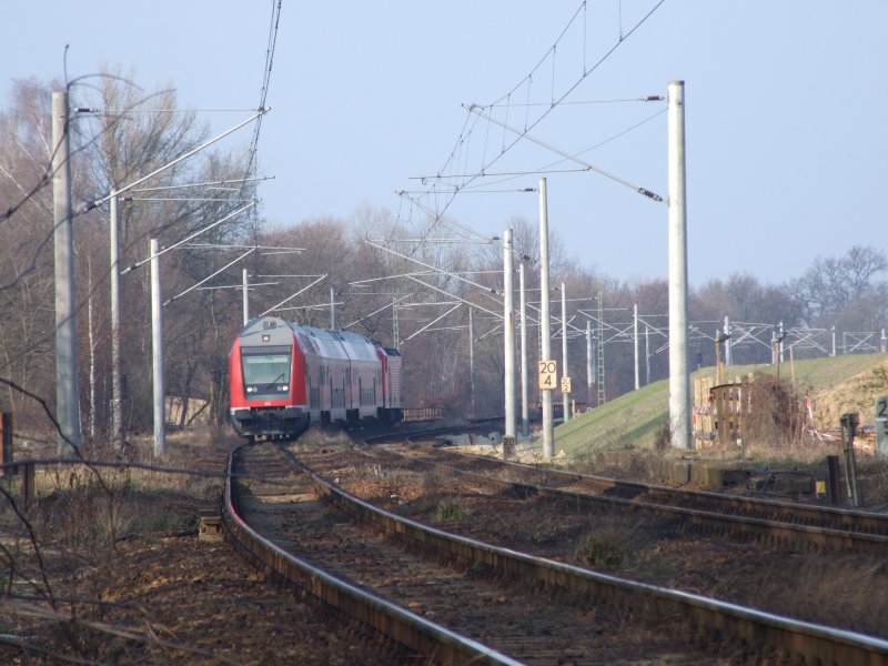 RE 36111 nach Leipzig Hbf, gesehen am 24.2.08 zwischen Dessau
