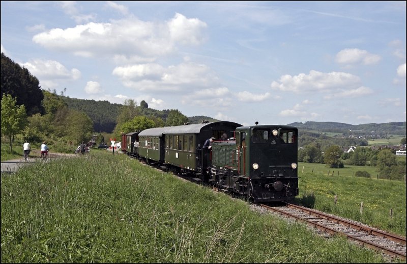 Anl�sslich des Muttertages haben die Mitglieder des Vereins Sauerl�nder Kleinbahn 