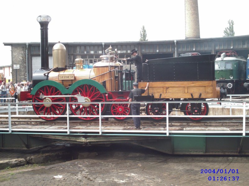 Saxonia-Nachbau, vorgef�hrt im Bahnmuseum in Halle am 1. Juliwochenende zum