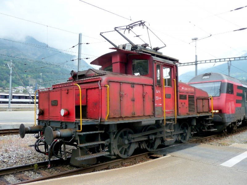 SBB - Ee 3/3 16375 bei Rangierarbeiten im Bahnhof von Brig am 01.09.2008