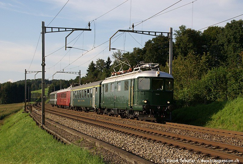 Re 4 / 4 10 044 on 24.08.2007 between Oberrüti