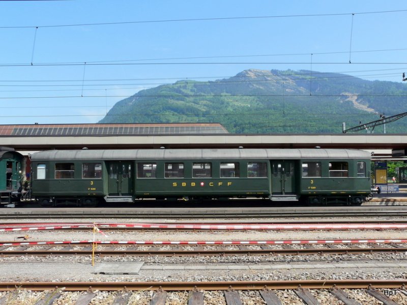 SBB Historic - C 5301 cars in the station at