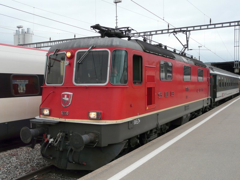 SBB - Re 4/4 11208 im Hauptbahnhof von Zrich am 06.05.2009