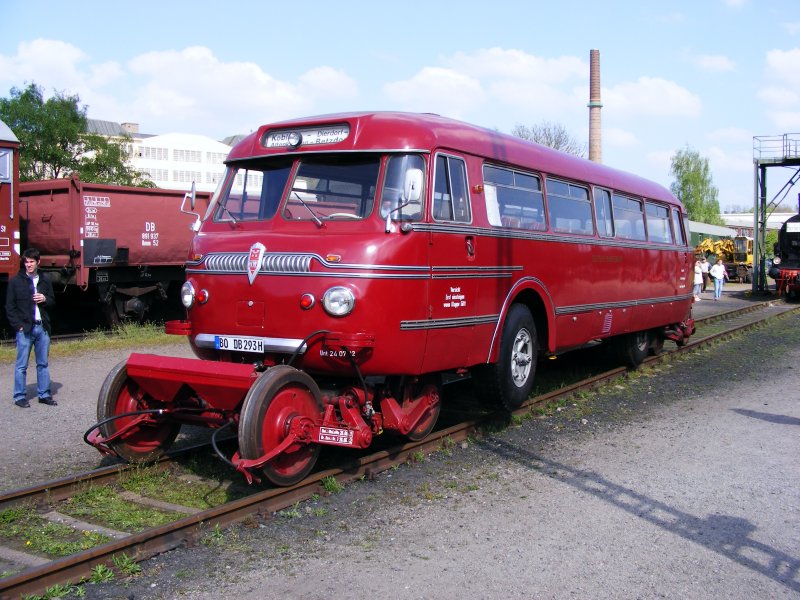 Ein Schiene-Stra�e-Bus im Eisenbahmuseum Bochum-Dalhausen am 19. April 2009. 
