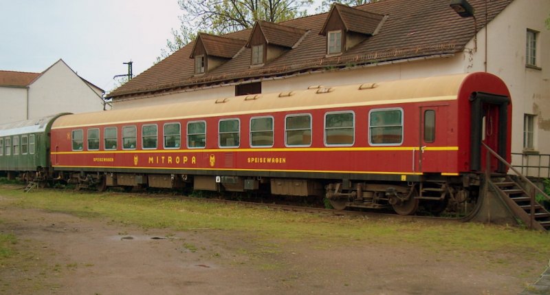 Ein MITROPA Speisewagen im Bw Weimar; 10.05.2009 