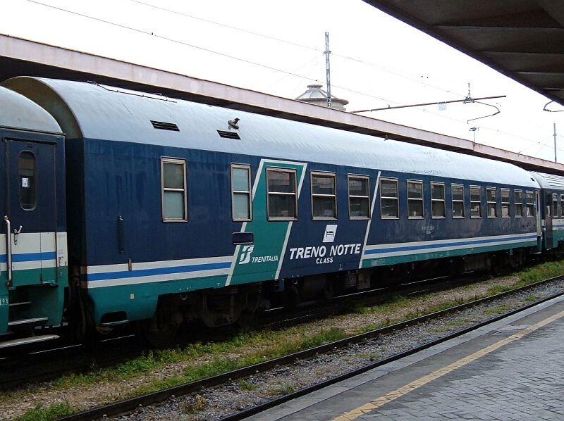 Schlafwagen Treno Notte Class der FS am 31.01.2006 in Palermo C (Nachtzug EX 1932 Palermo C - Venezia S.Lucia).