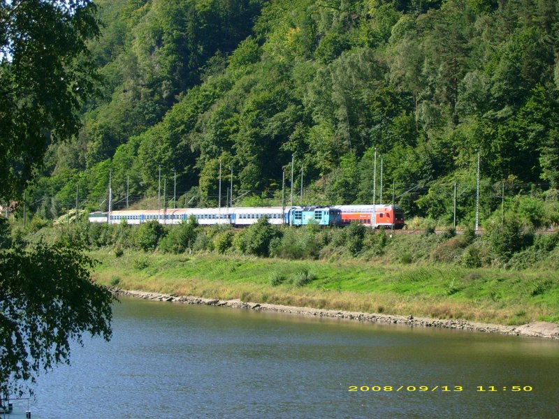 Am 13.09.08 stehen in den Ausweichgleisen des Bahnhofs Sch�na eine