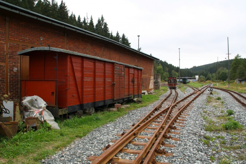 A narrow-gauge freight cars in box at 6:09:09 Schönheide South.