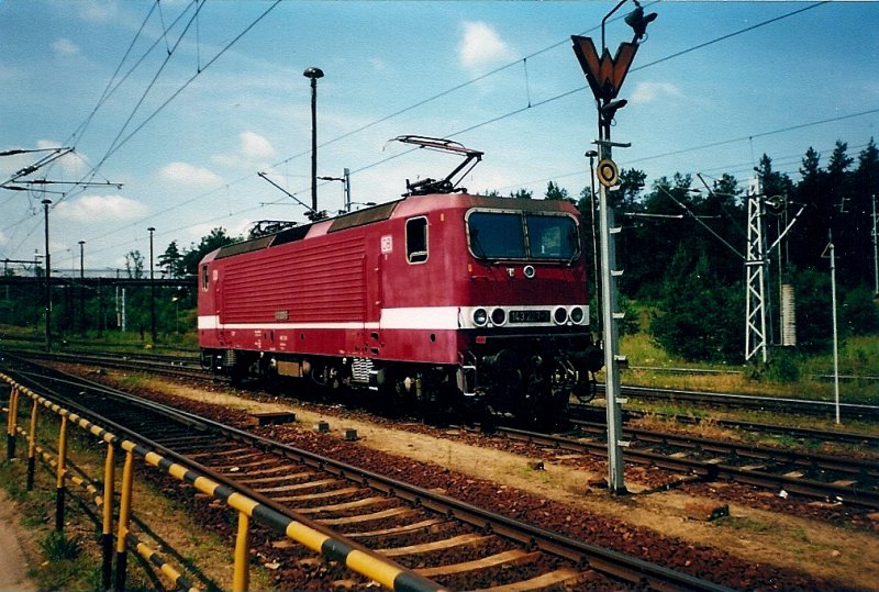 Die Rostocker 143 227 f�hrt im Juli 1999 nachdem Sie