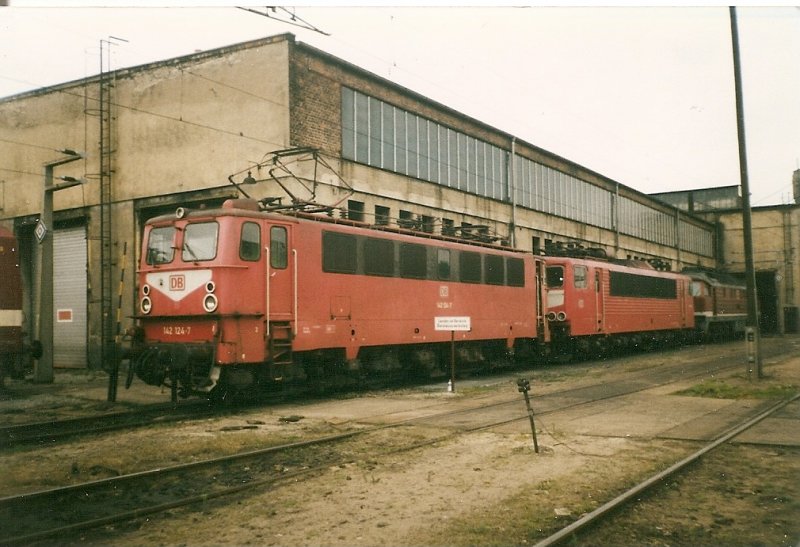 142 124, a 155ziger and 232ziger in August 1998 in