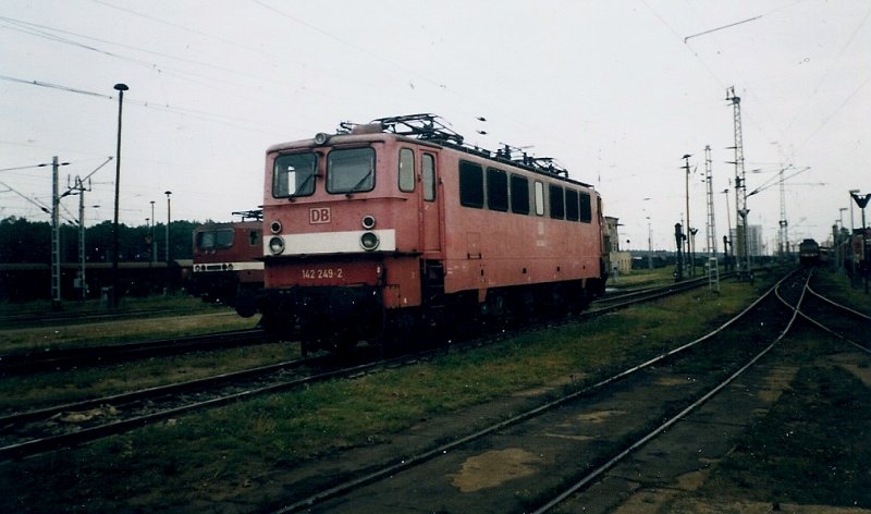 142 249 abgestellt im August 1998 im Bh Seddin. 