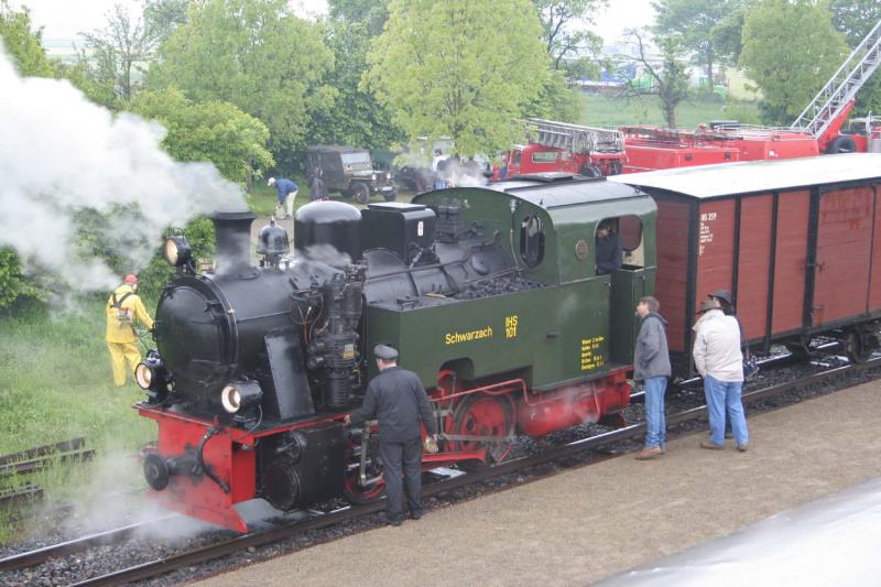 Lok 101 Schwarzach steht im Bhf Schierwaldenrath am 15-5-2005 