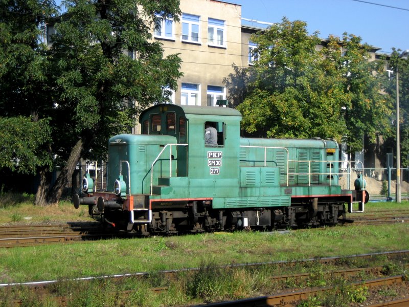 SM30-277 f�hrt am 25.09.2007 durch Bromberger Hauptbahnhof. 