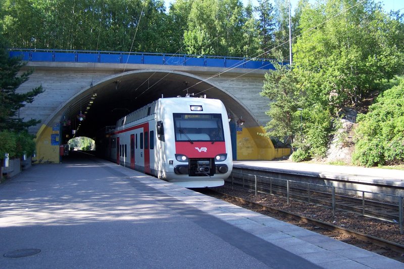Ein Sm 4 verl��t die Station Malmg�rd am 22.06.2007, dem
