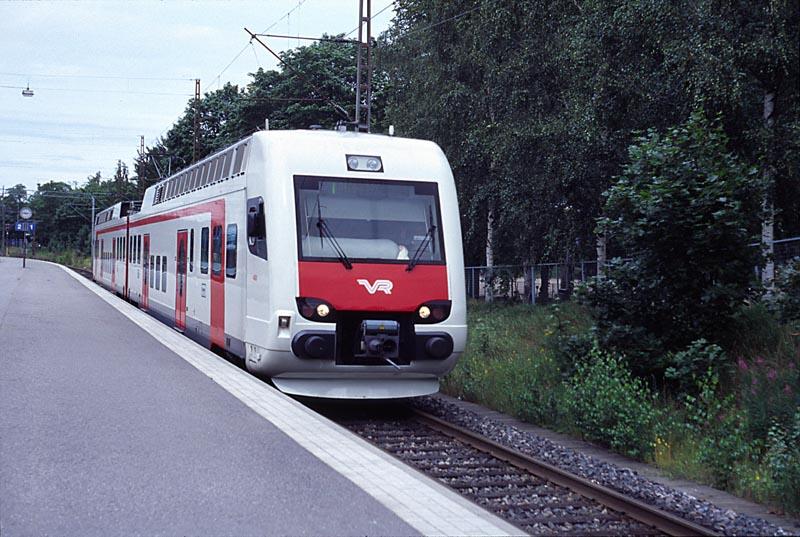 A Sm4 drives a main station in Helsinki, July 2004.